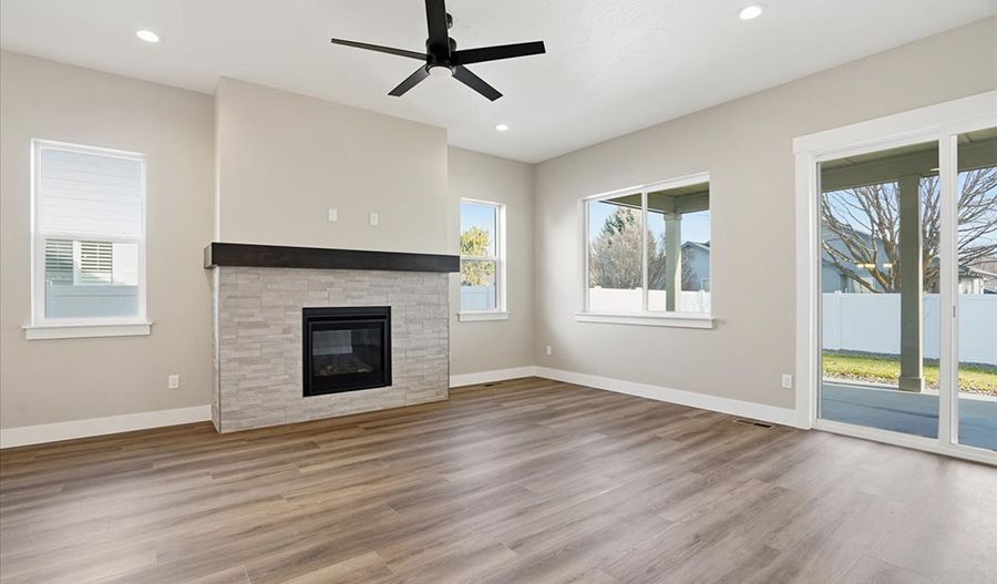 900 N. Falling Water Way (Powell)