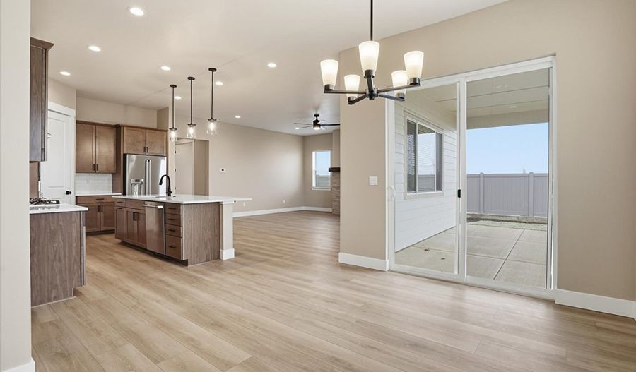 2422 N. Kenora Avenue (Darius)