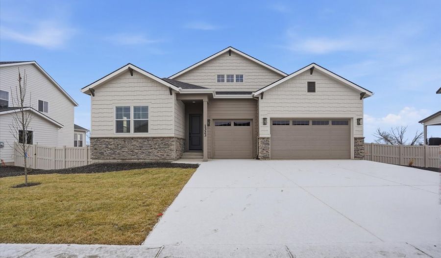 1323 White Cliffs Street