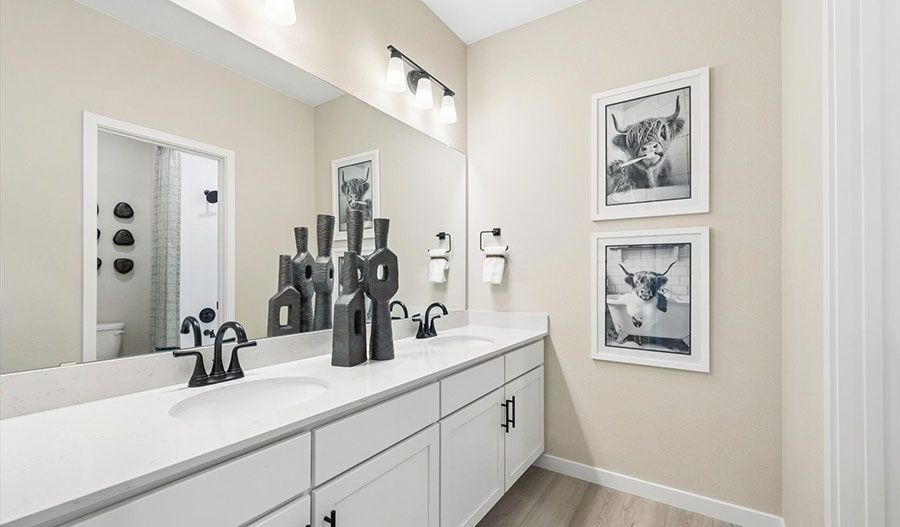 casa en The Duos at Looking Glass por Richmond American Homes