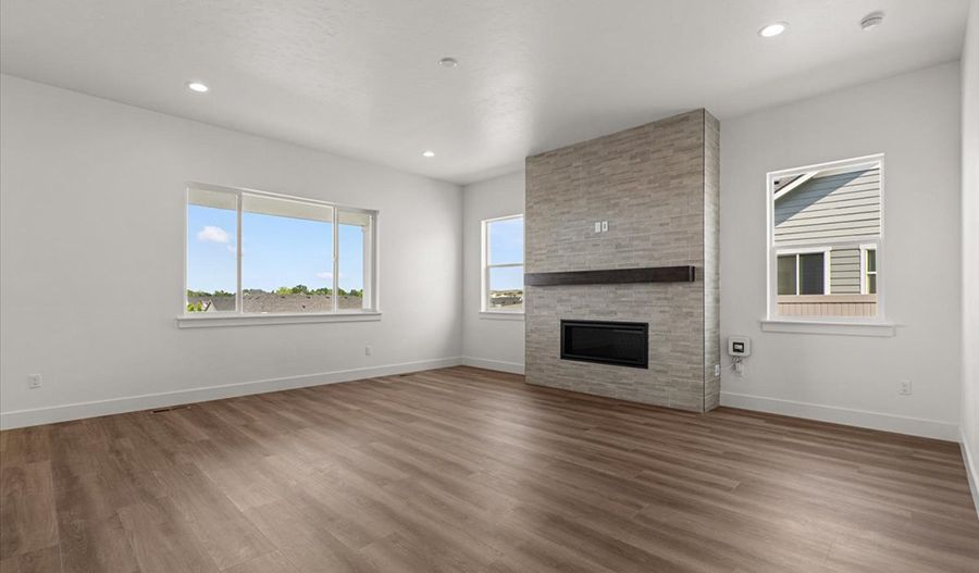 2279 N. Mountain Vista Avenue (Darius)