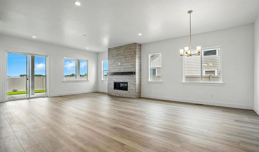 2195 N. Mountain Vista Avenue (Powell)