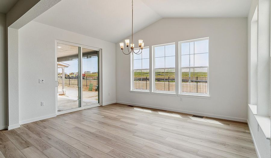 25244 E Warren Place (Hemingway)