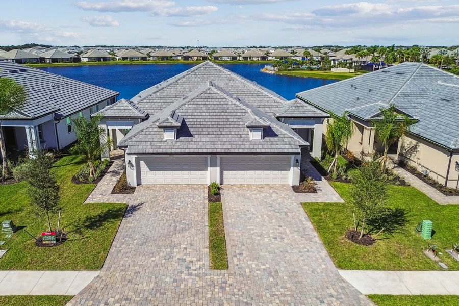 18087 Cherished Loop (Topaz)