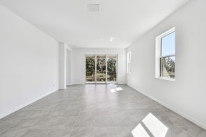 18080 Cherished Loop (Topaz)