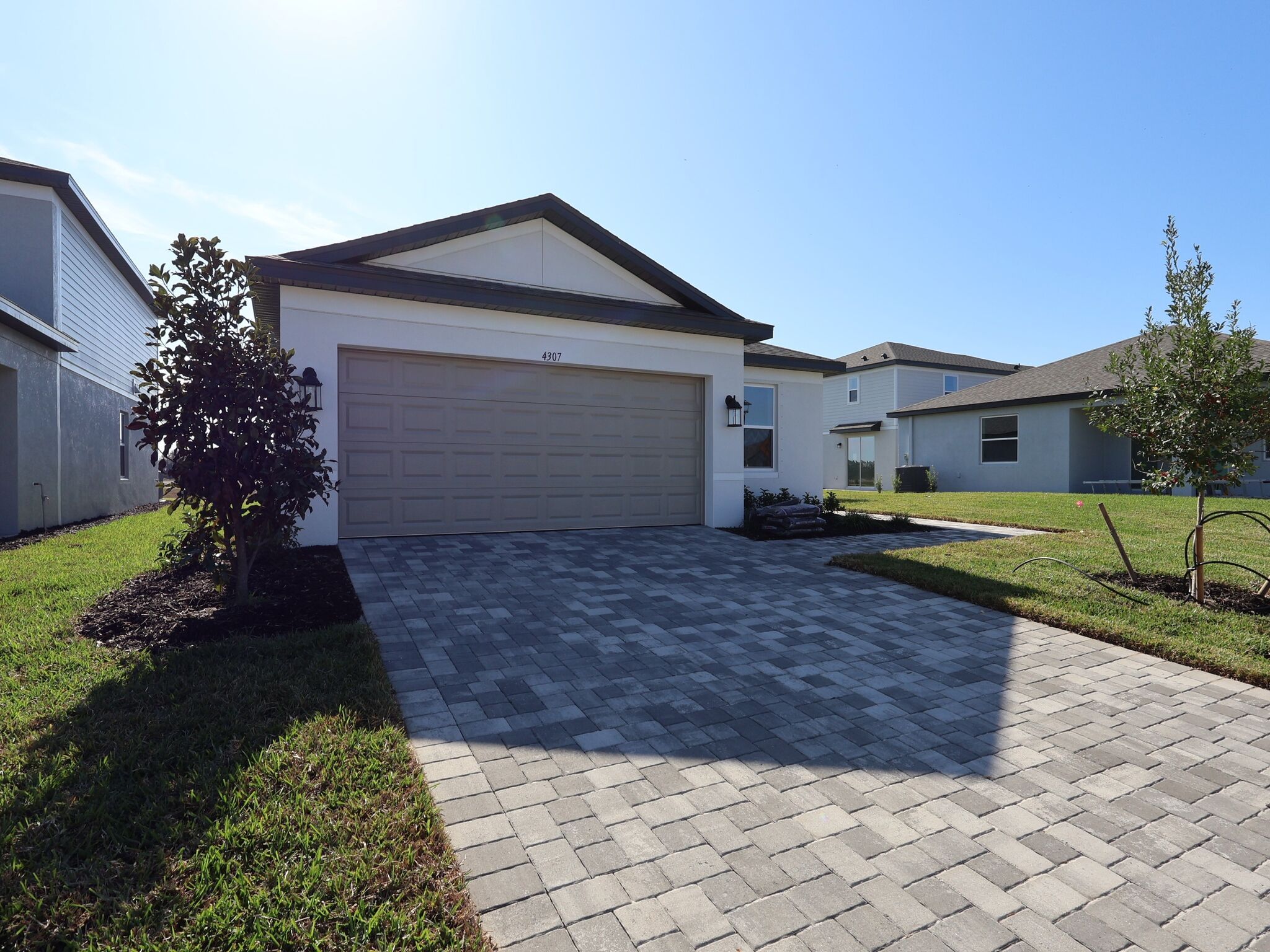 4307 Outhaul Run (Impeccable)