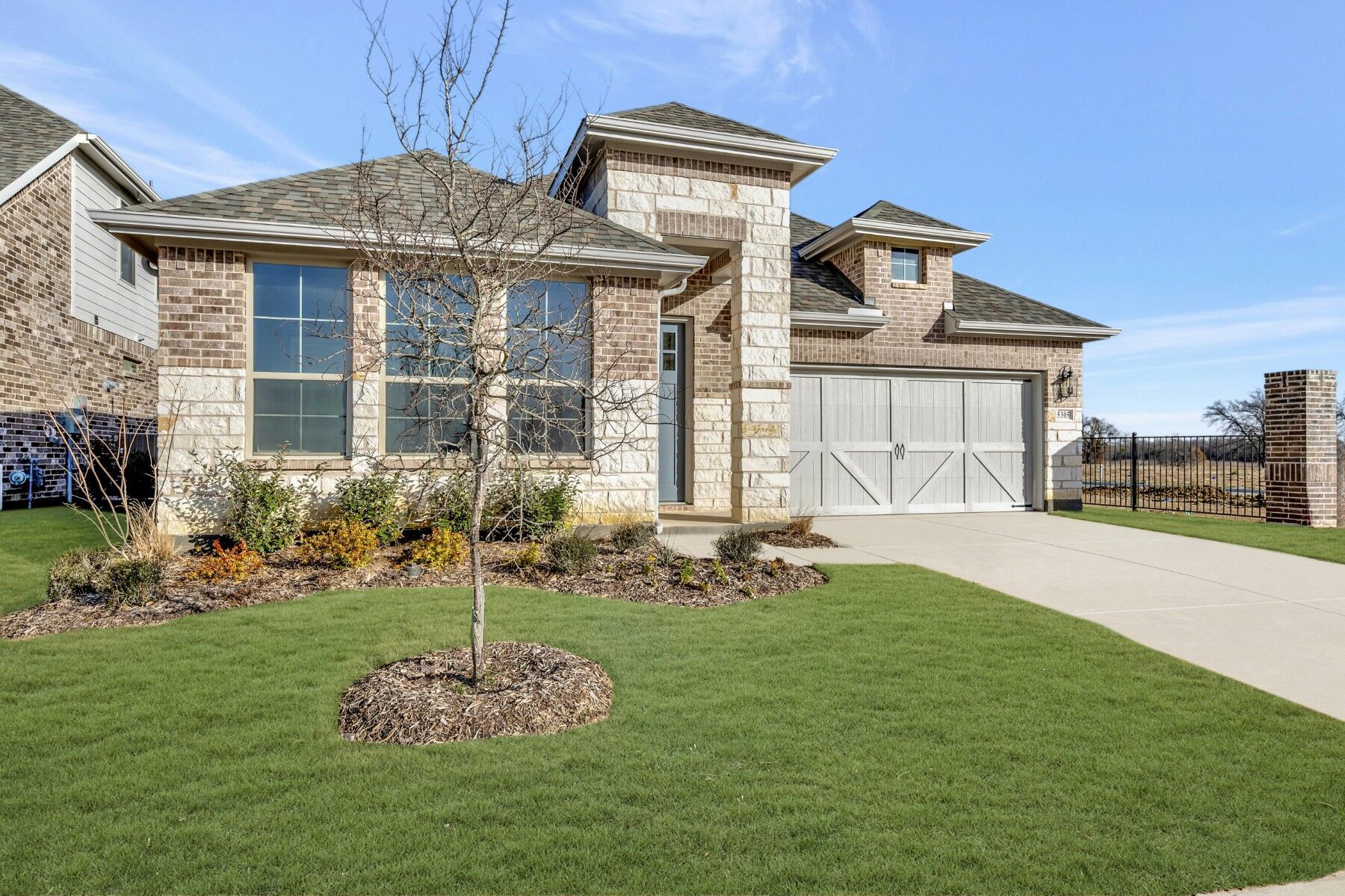 5305 Archeron Avenue (Clary)