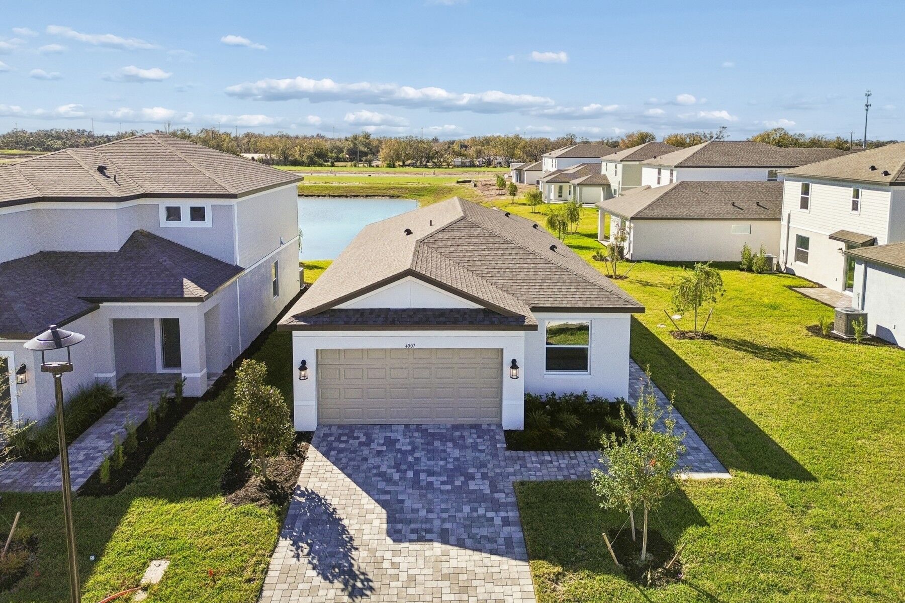 4307 Outhaul Run (Impeccable)