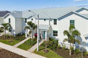 8011 Seaflower Parkway (Carmel)