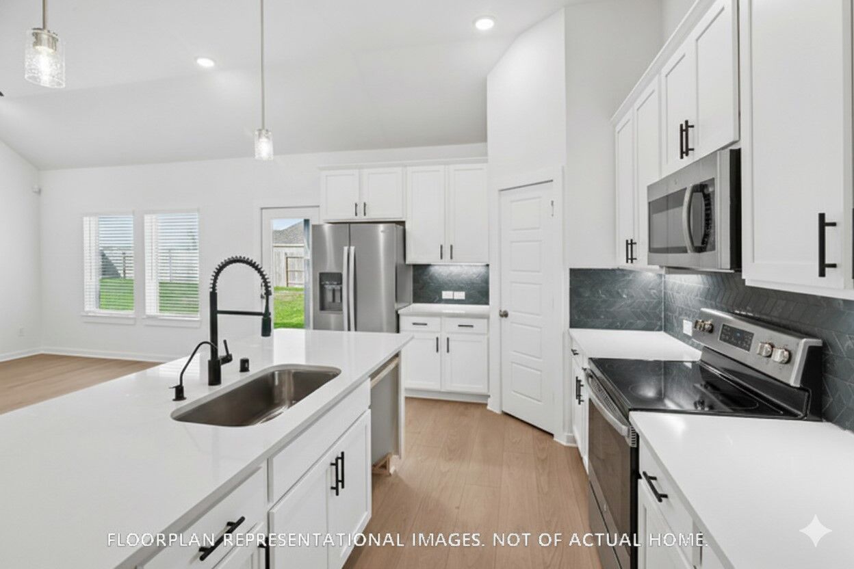 9912 Cavelier Canyon Court. Montgomery, TX 77316