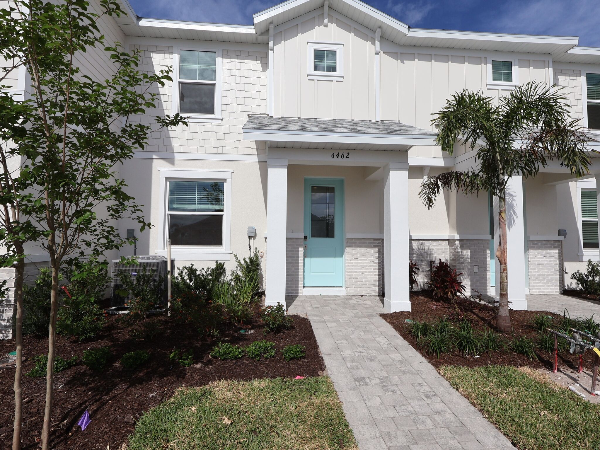 4462 Sunset Garden Street