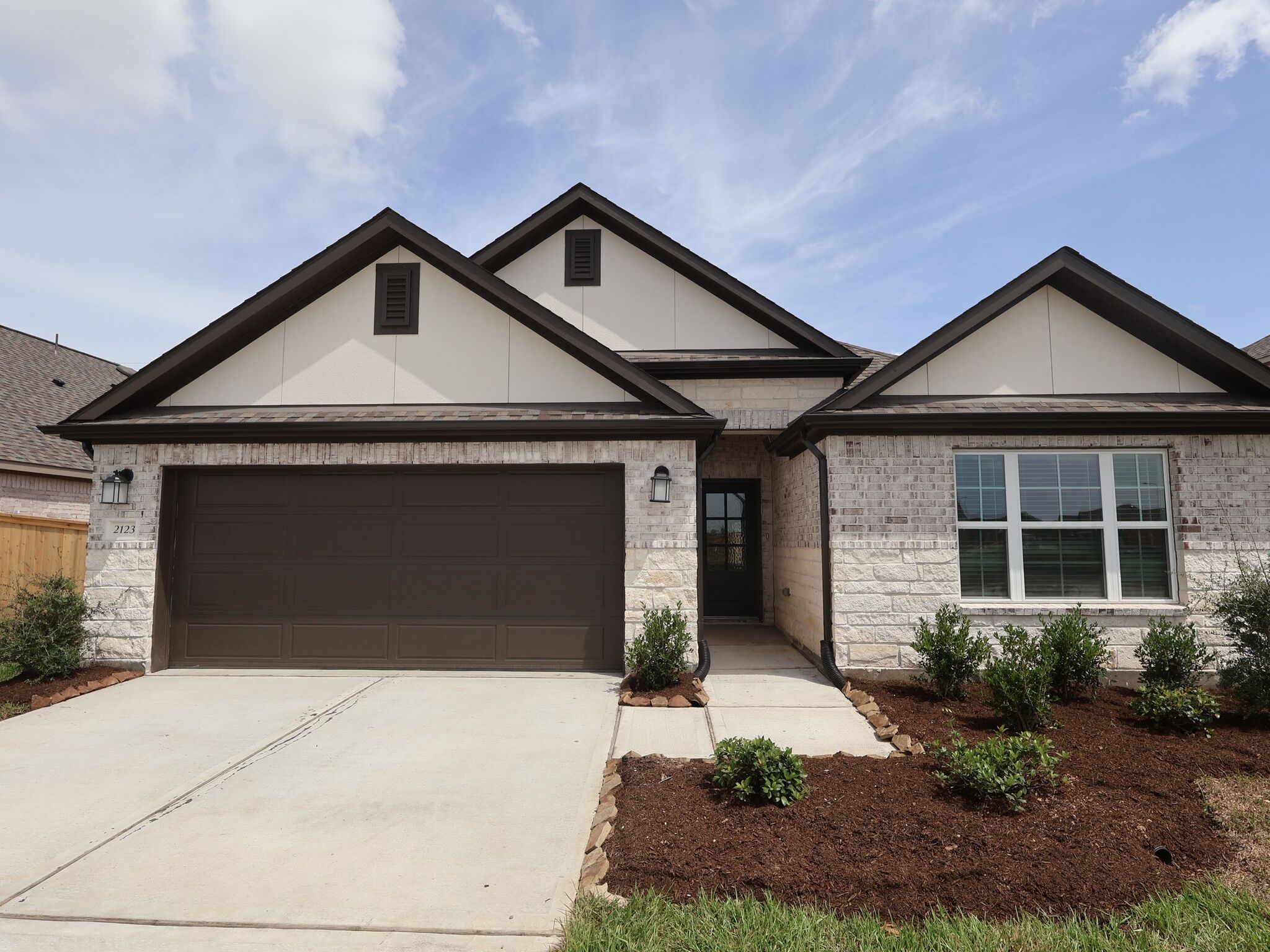 2123 Lone Bronco Boulevard (Pizarro)