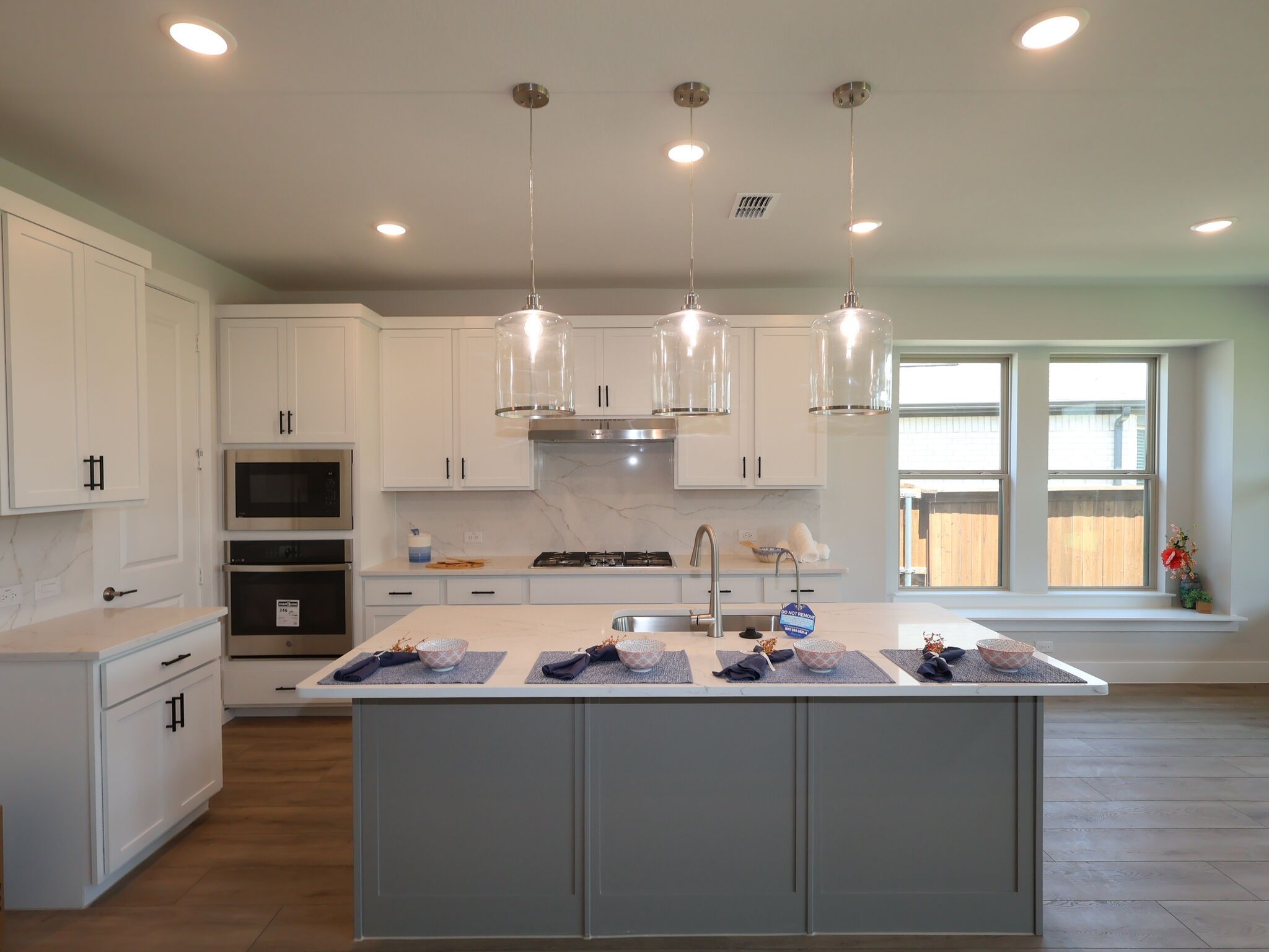 6320 Foxglove Lane (Addison)