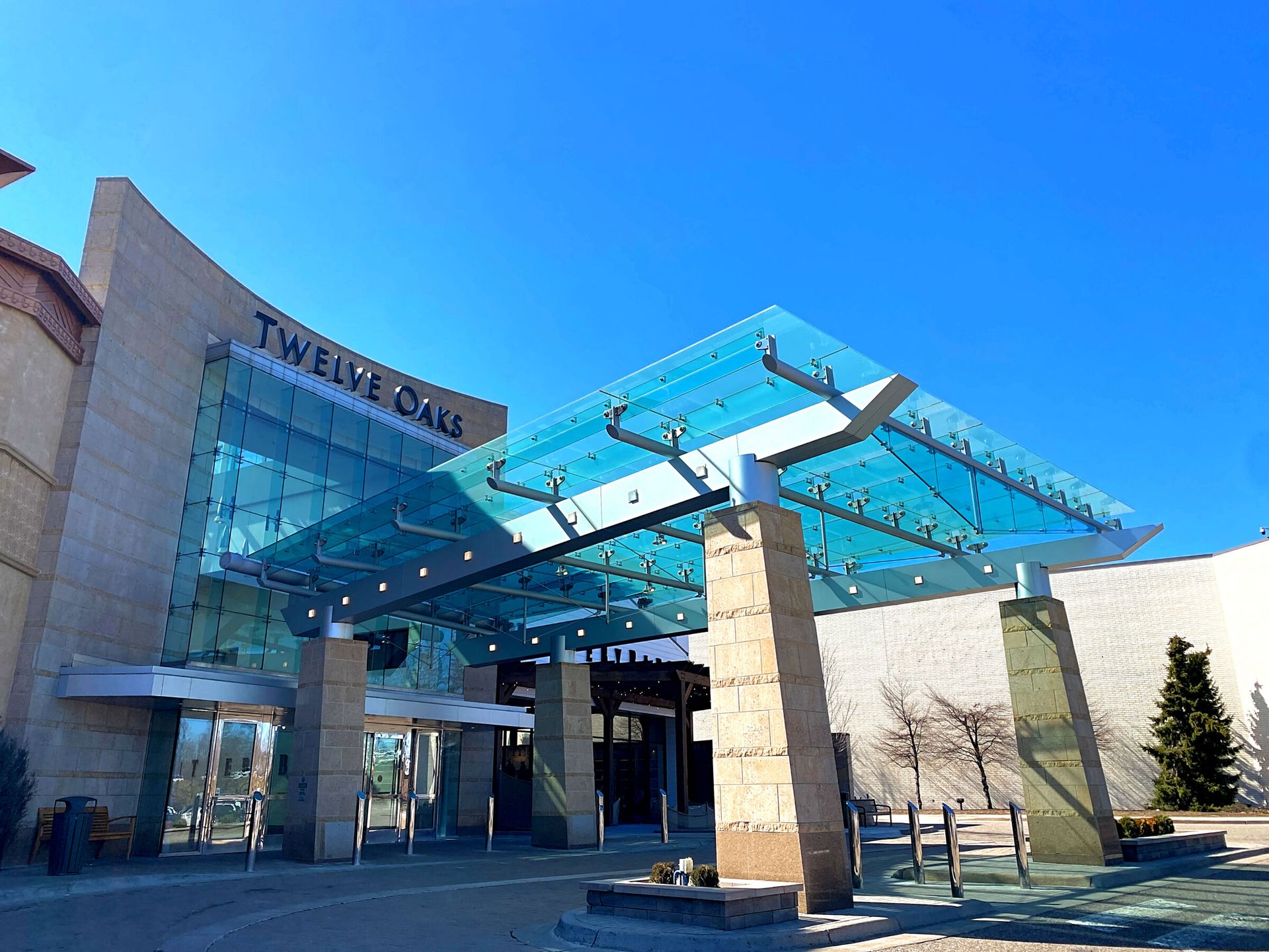12 Oaks Mall