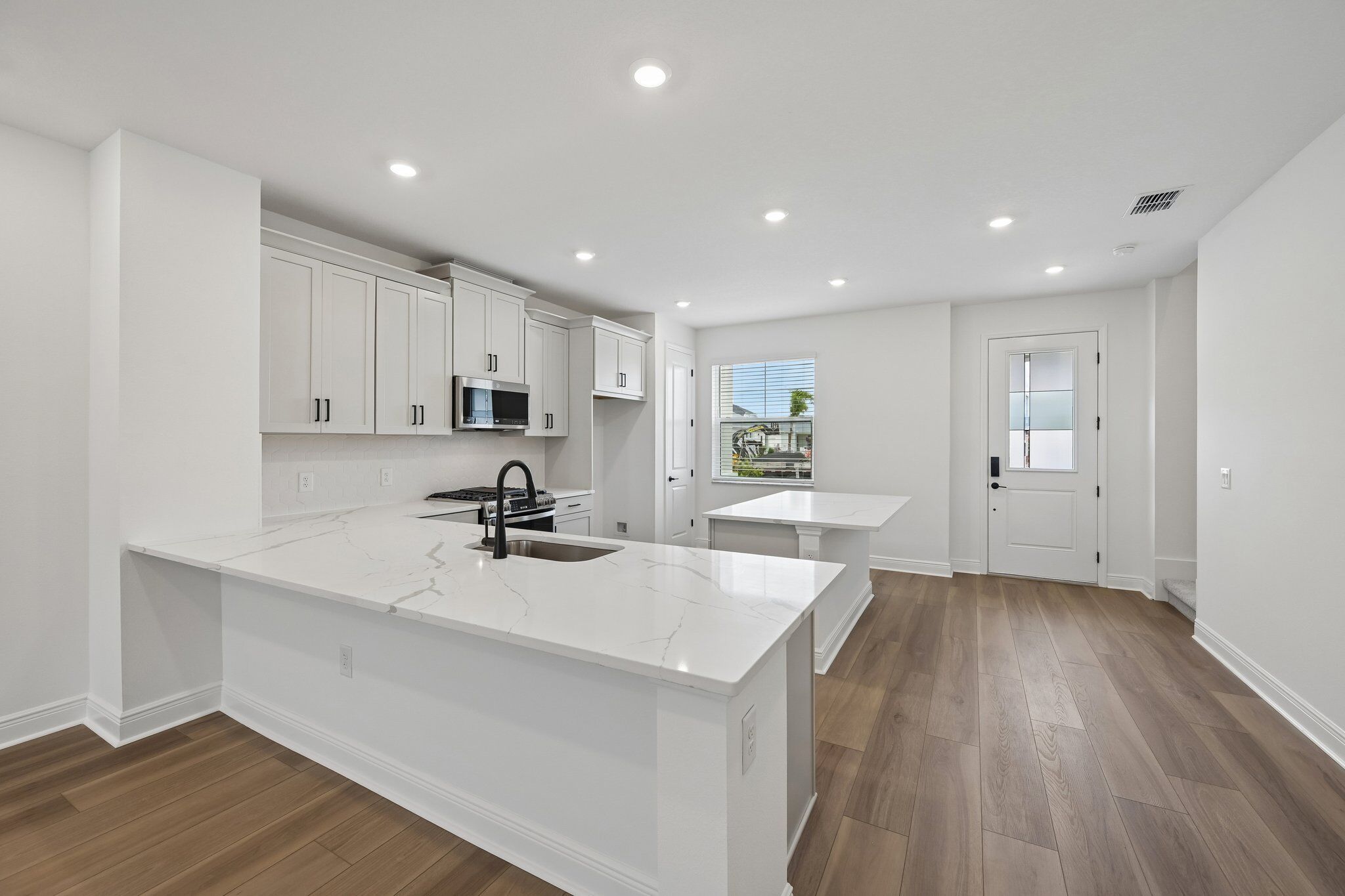 8229 Seaflower Parkway (Carmel)