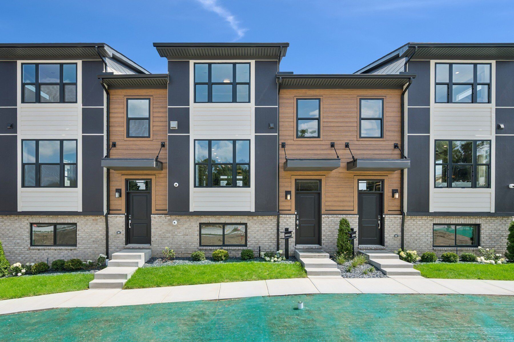 1012 Pine Tree Lane (Emerald Int)
