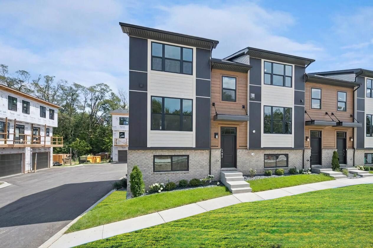 Sapphire Ext - Wesley Park: Troy, Michigan - M/I Homes