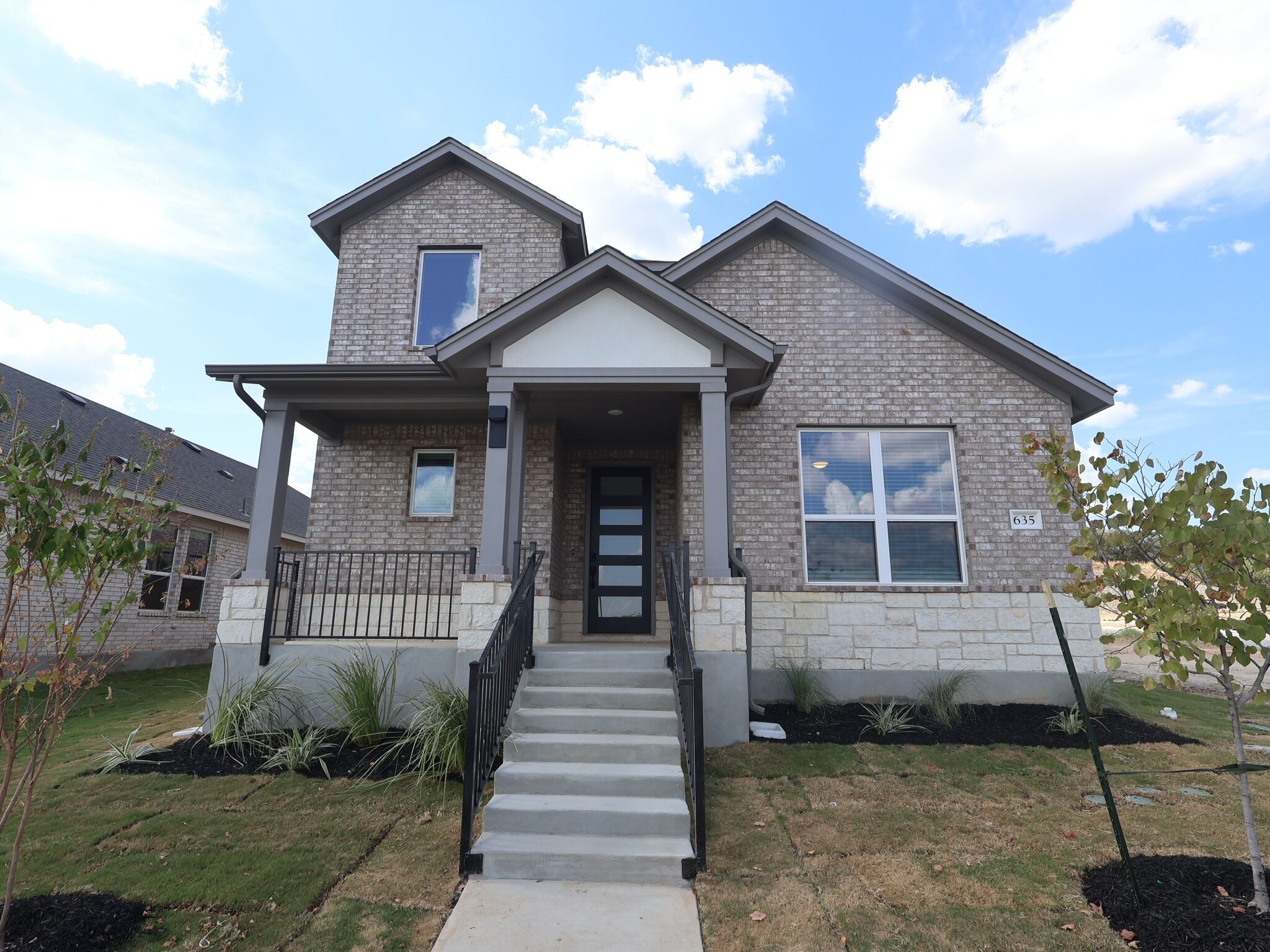 635 Clarissa Street (Violet)