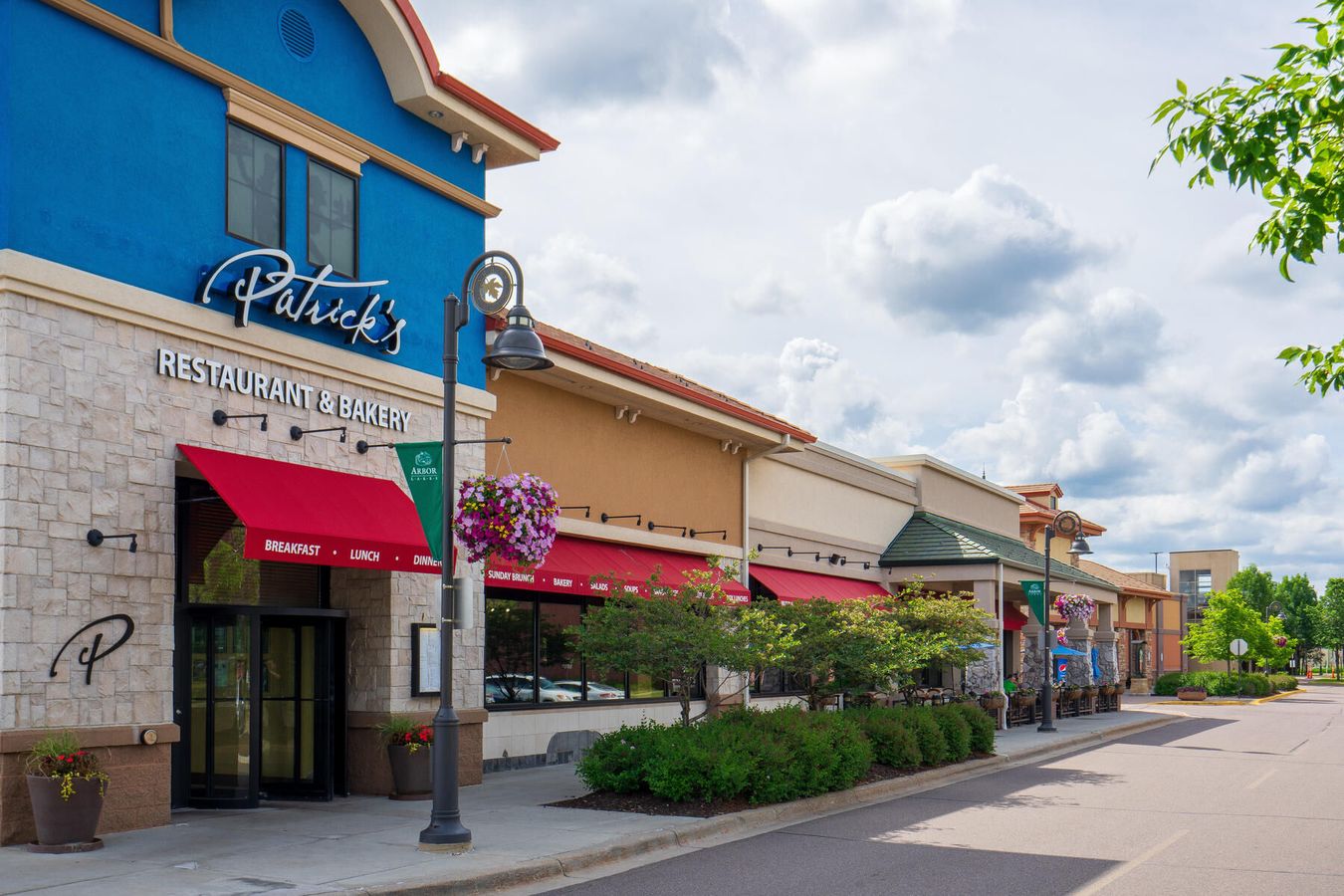 Surrounding Area - Arbor Lakes