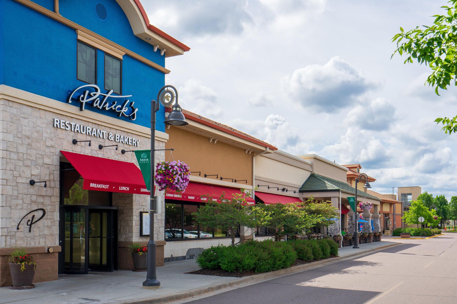 Surrounding Area - Arbor Lakes