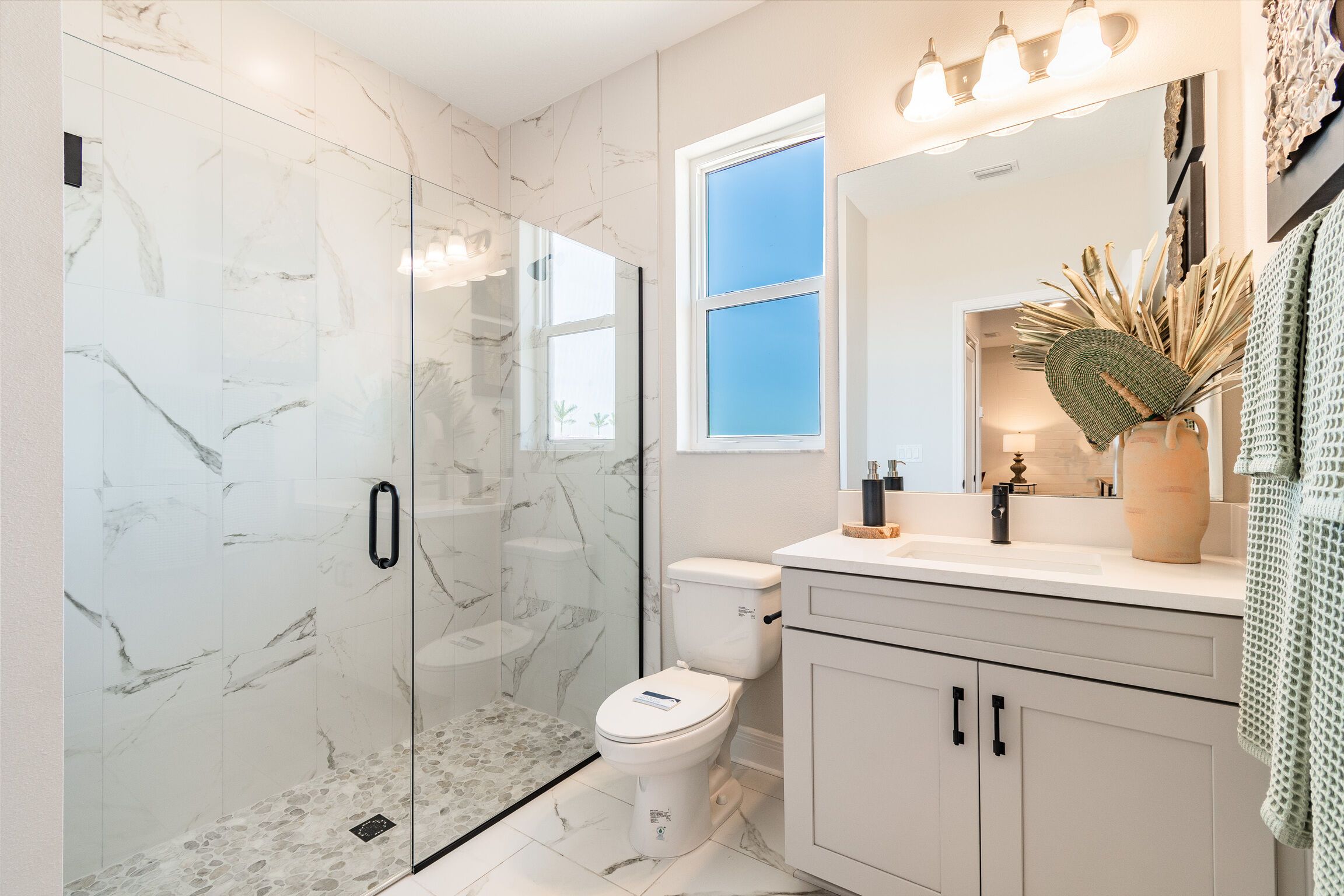 18110 Cherished Loop (Emerald)