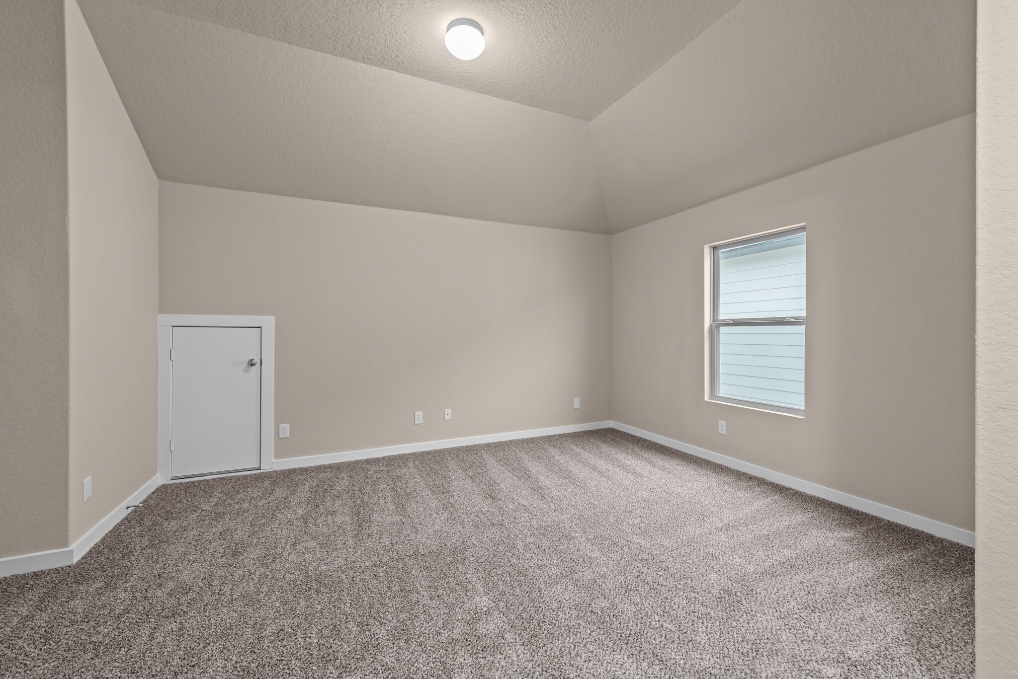 10223 White Hart Lane. Converse, TX 78109