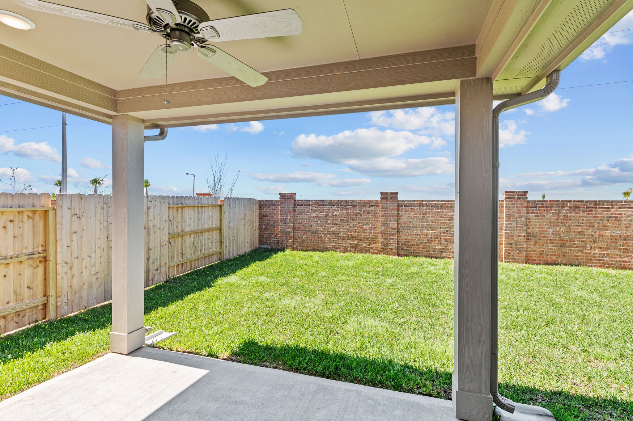 3526 Moraine Lake Drive. Santa Fe, TX 77510