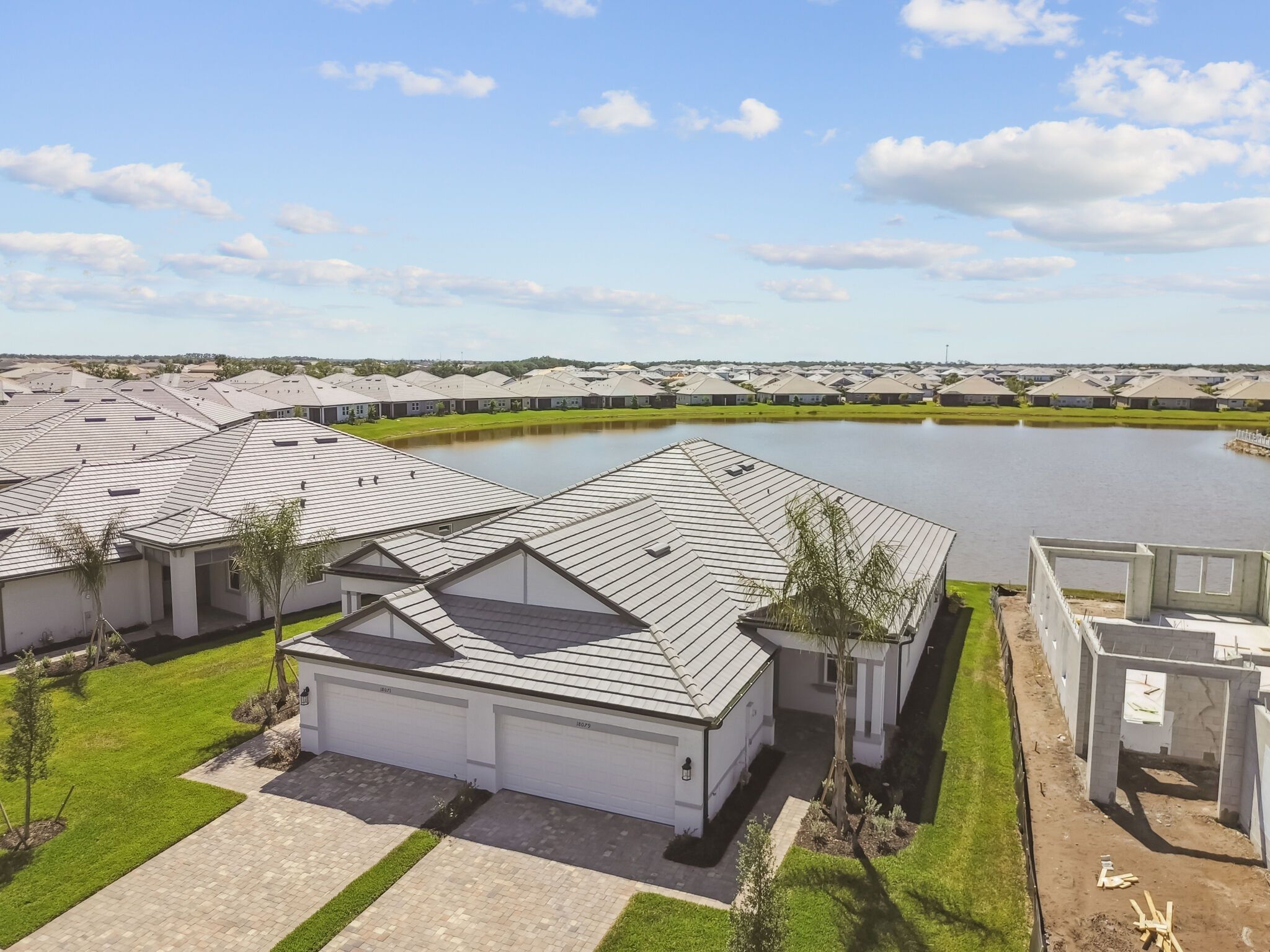 18071 Cherished Loop (Topaz)