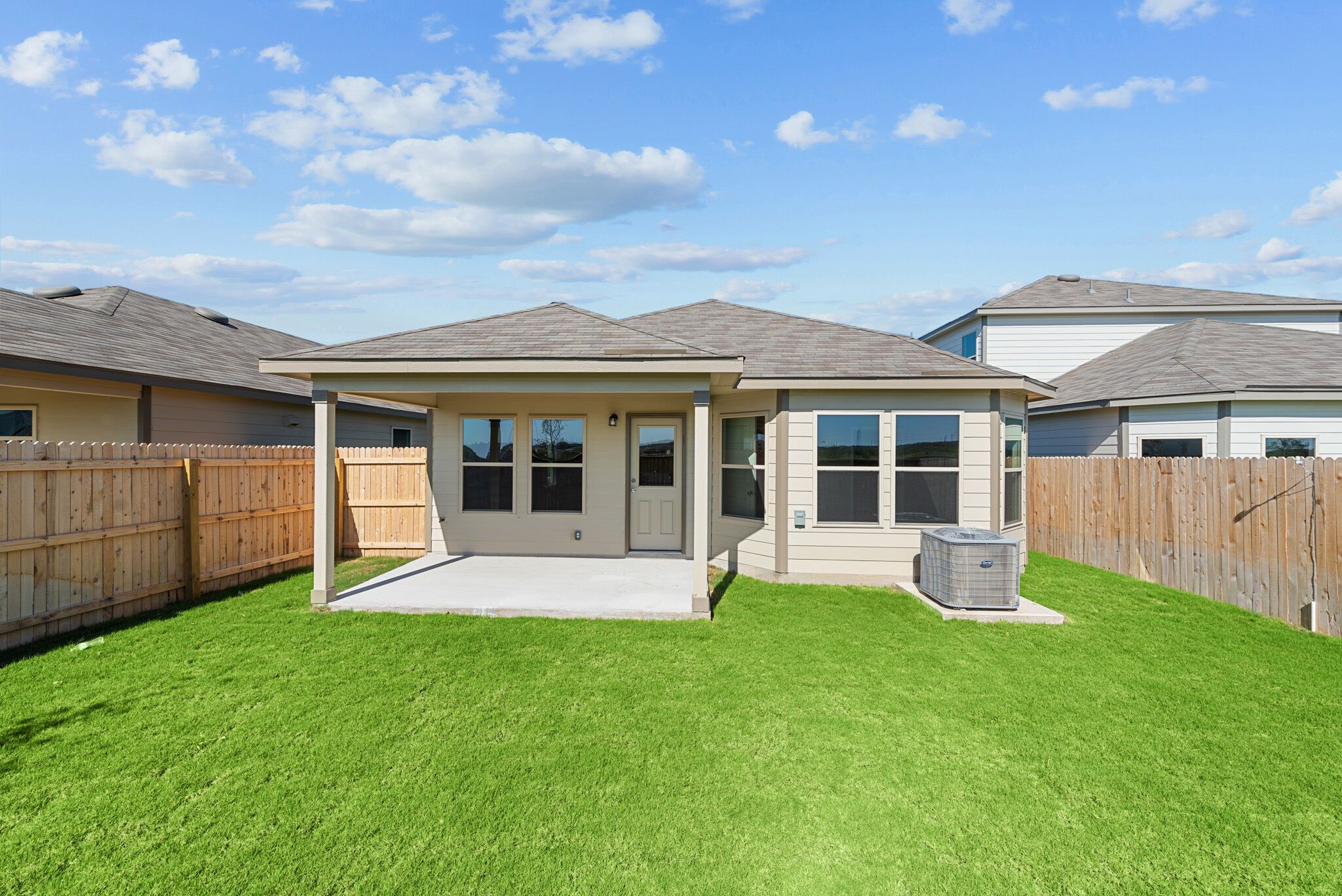 10223 White Hart Lane. Converse, TX 78109