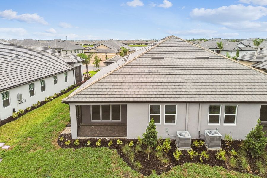 18056 Cherished Loop (Topaz)