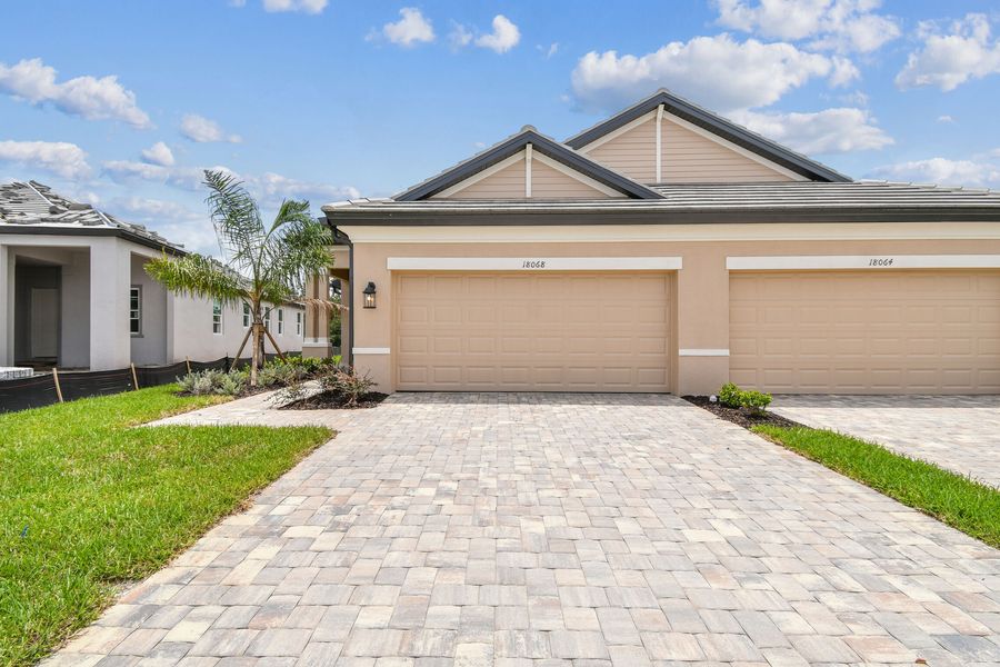 18068 Cherished Loop (Topaz)