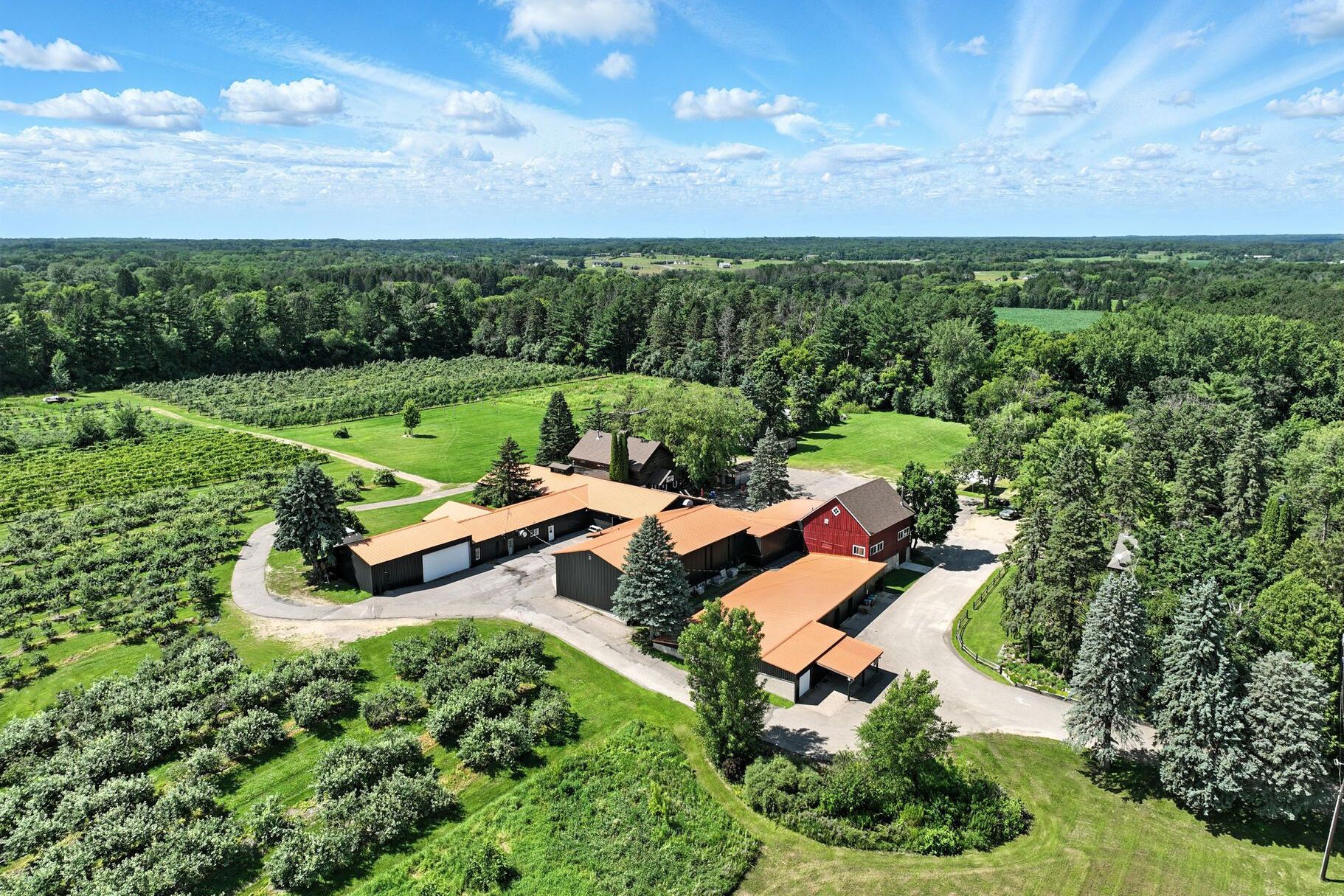 Saint Croix Vineyard - 12 Miles from Inwood Townhomes