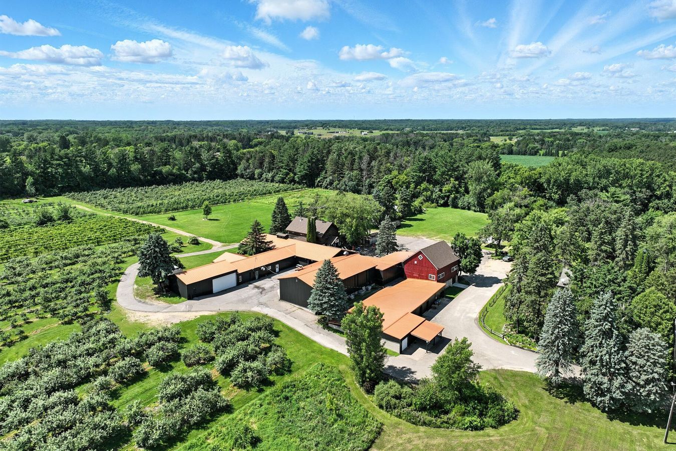 Saint Croix Vineyard - 12 Miles from Inwood Townhomes