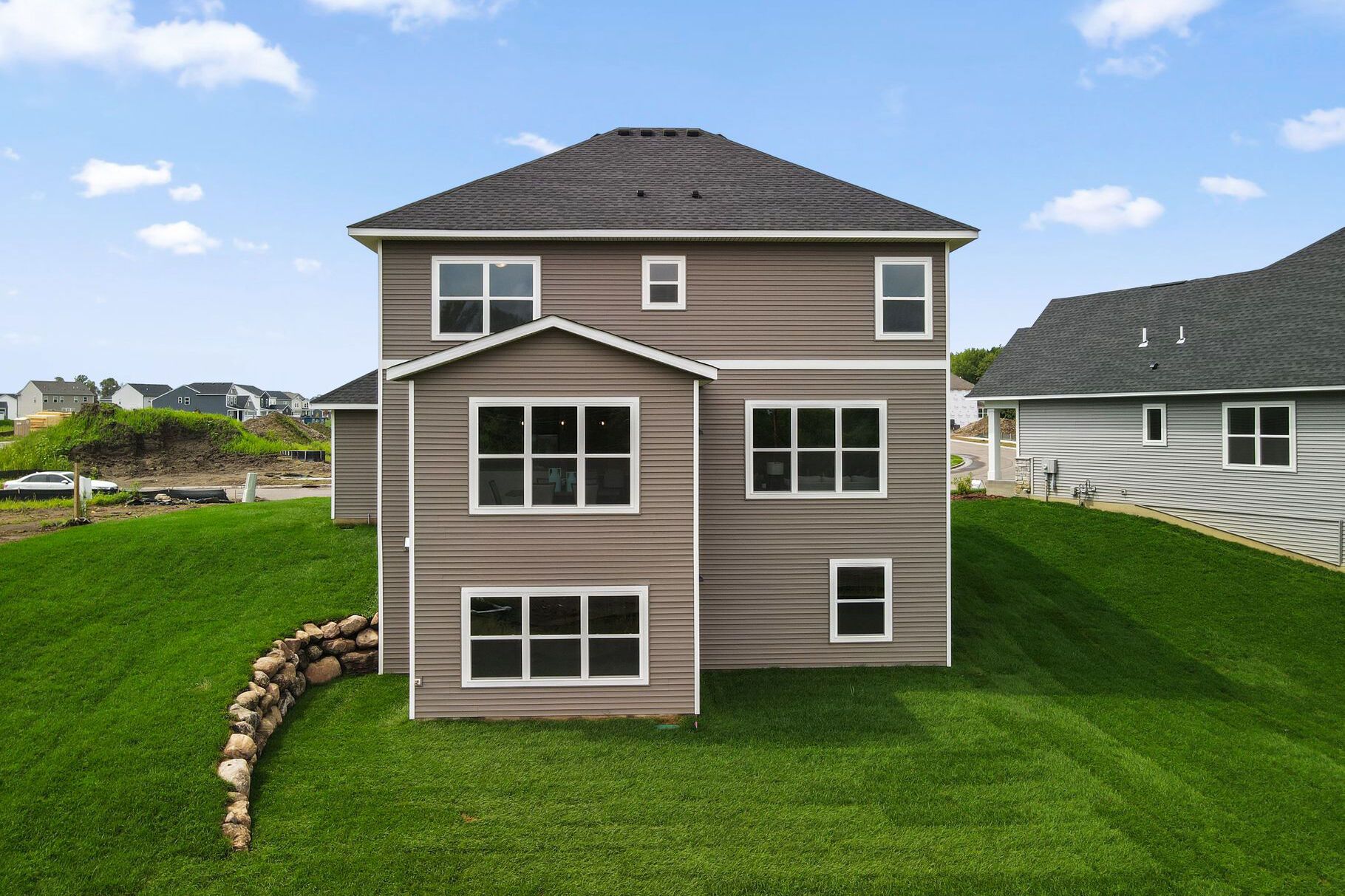 10700 Harbor Lane N (Victoria)