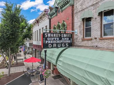 Swaney Swift's On The Square