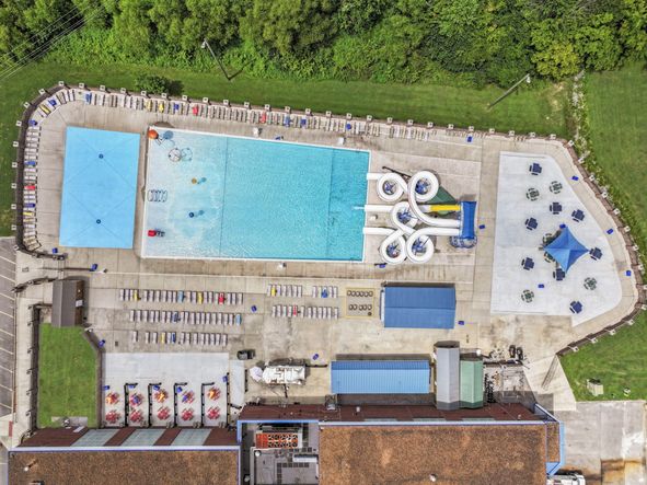 Tommy Garrott Aquatics Facility - Gallatin amenities