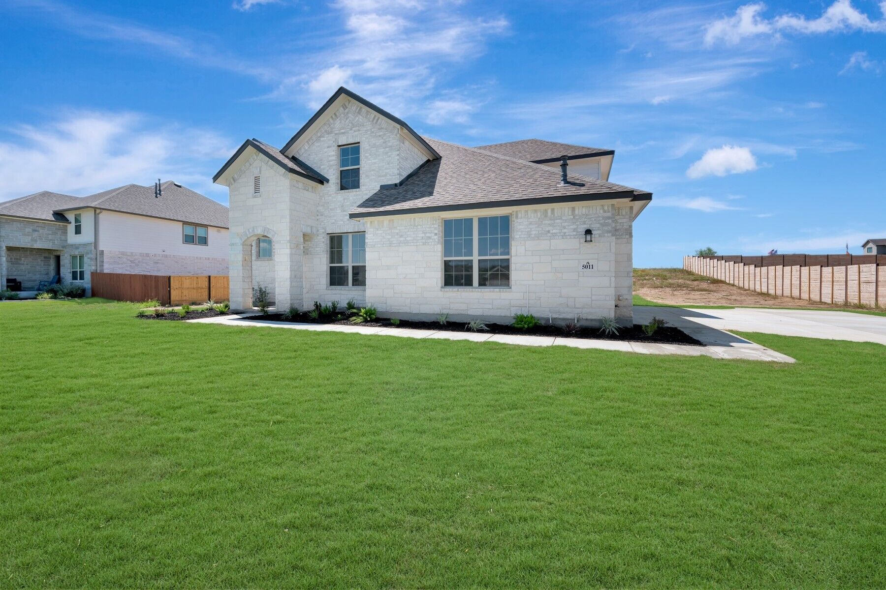 5011 Estates Oak Way (Zacate)