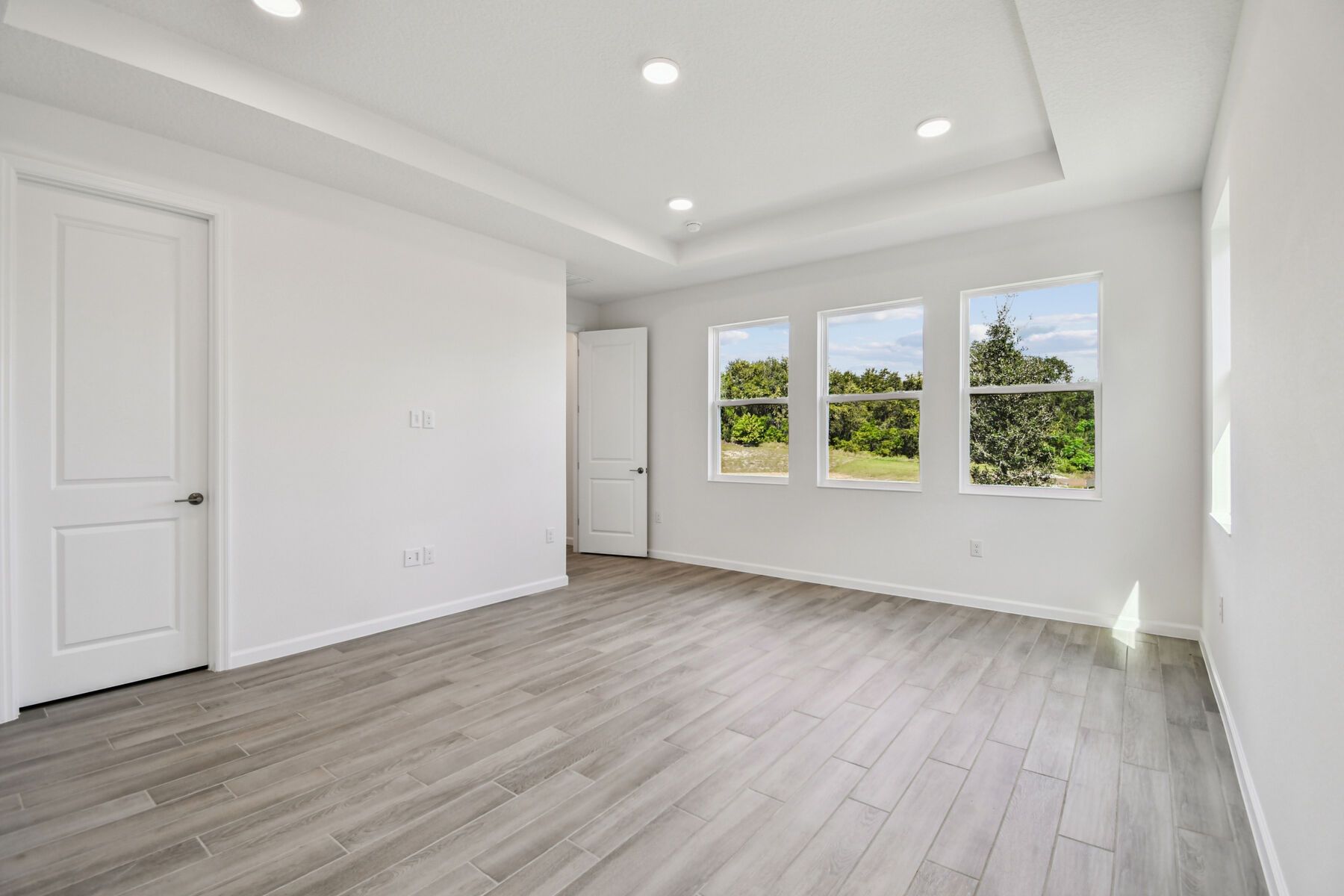 903 Pointe Emerson Boulevard (Corina Xl)