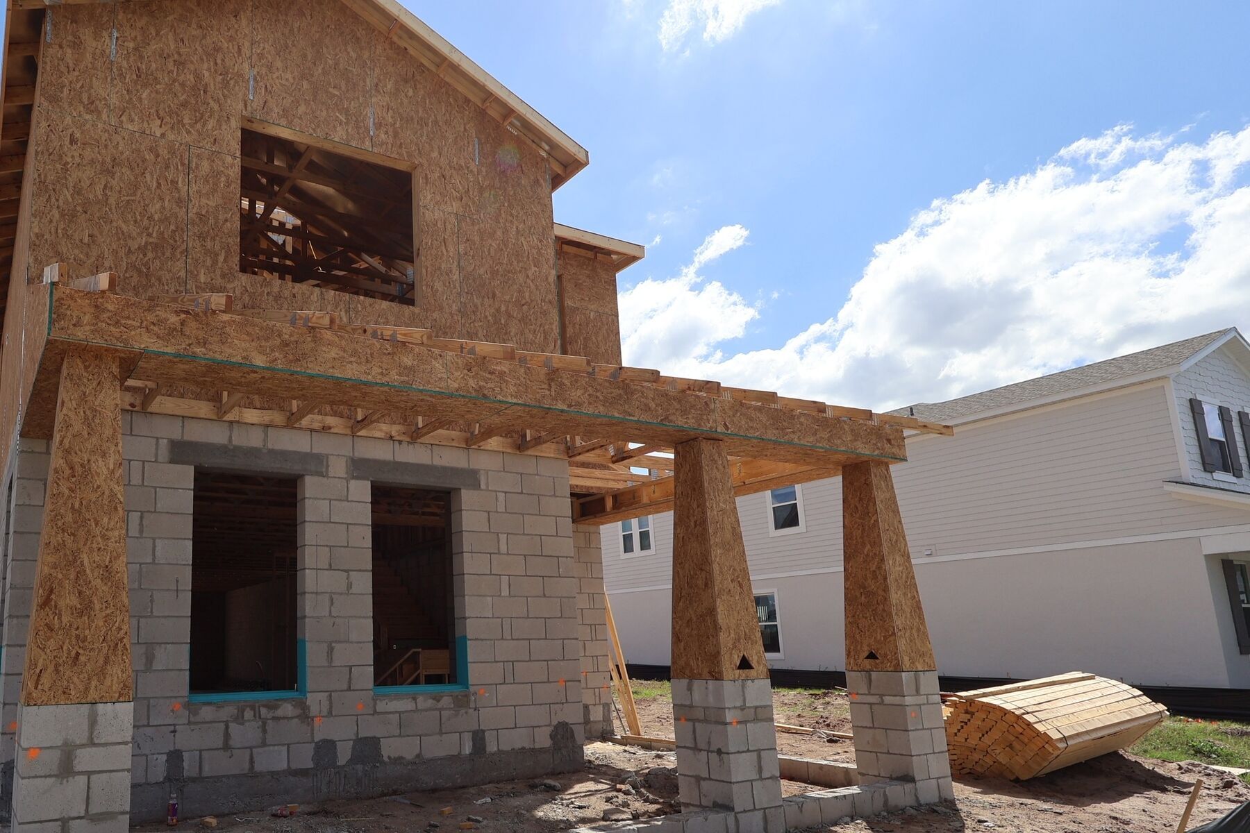 Sebring - Center Lake On The Park: Saint Cloud, Florida - M/I Homes