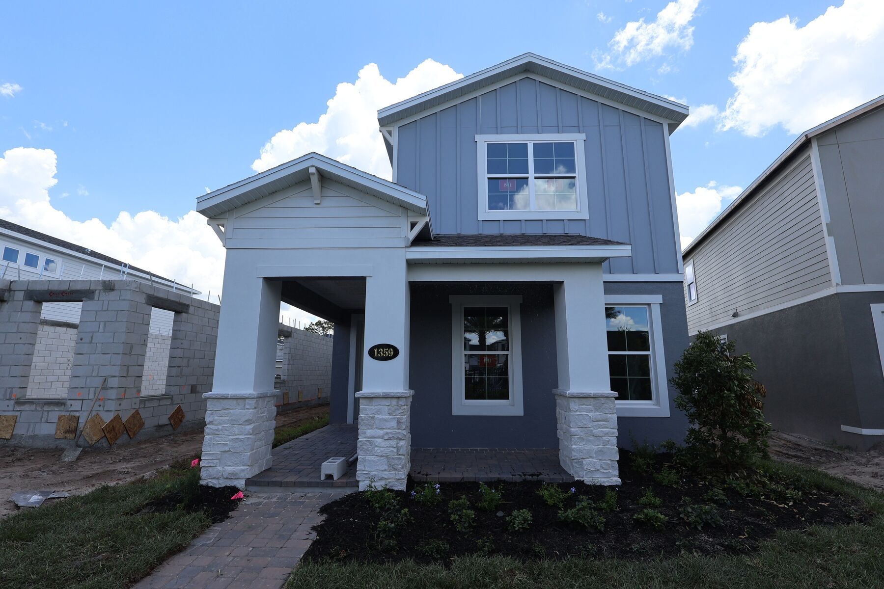 Wekiva Xl - Center Lake On The Park: Saint Cloud, Florida - M/I Homes