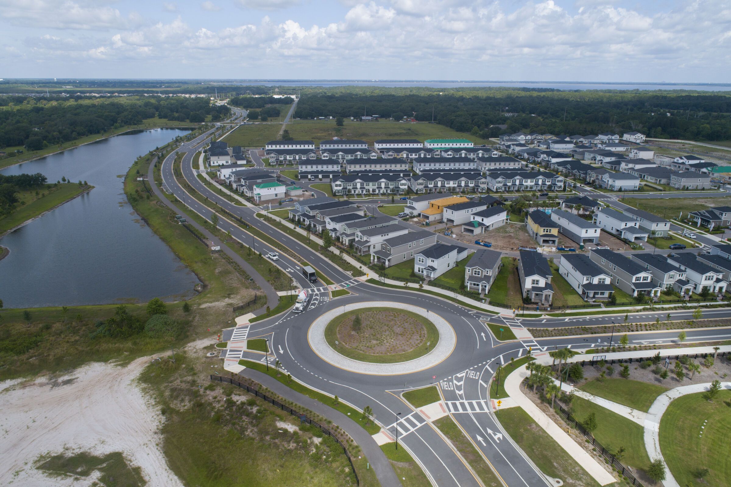 casa en Center Lake On The Park por M/I Homes