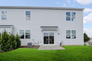 Meade - The Townes at Becketts: South Elgin, Illinois - M/I Homes