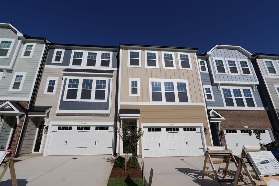 10016 Secluded Garden Drive (Hyde Park)