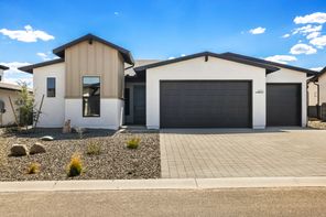 5771 Hahn Street (604)