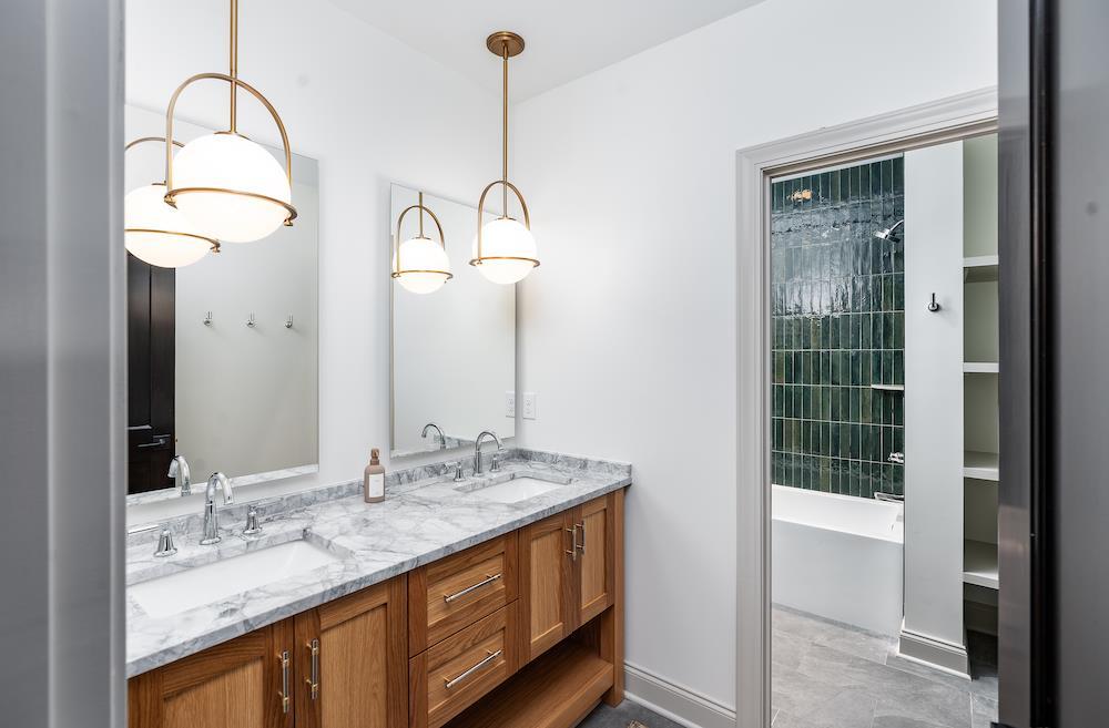 casa en Mark S Brement Inc por Mark S Brement Inc