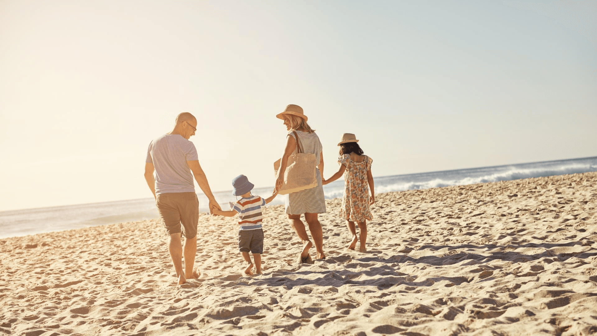 Close to Daytona Beach (32 miles), St. Augustine (33 miles), and major attractions like Disney World (92 miles).