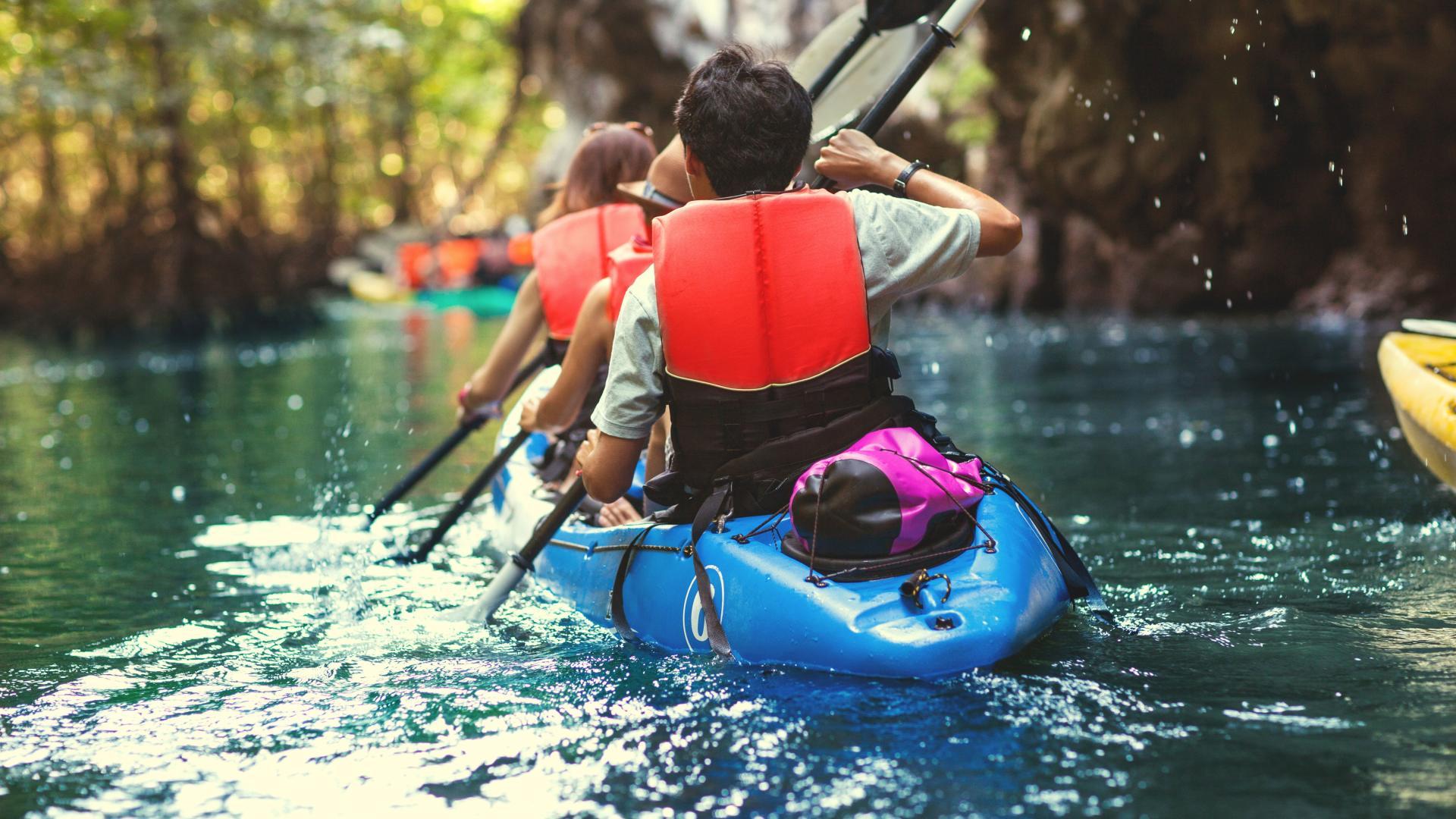 Hike, kayak, or picnic by the river—outdoor adventures await at Scioto Grove Metro Park!