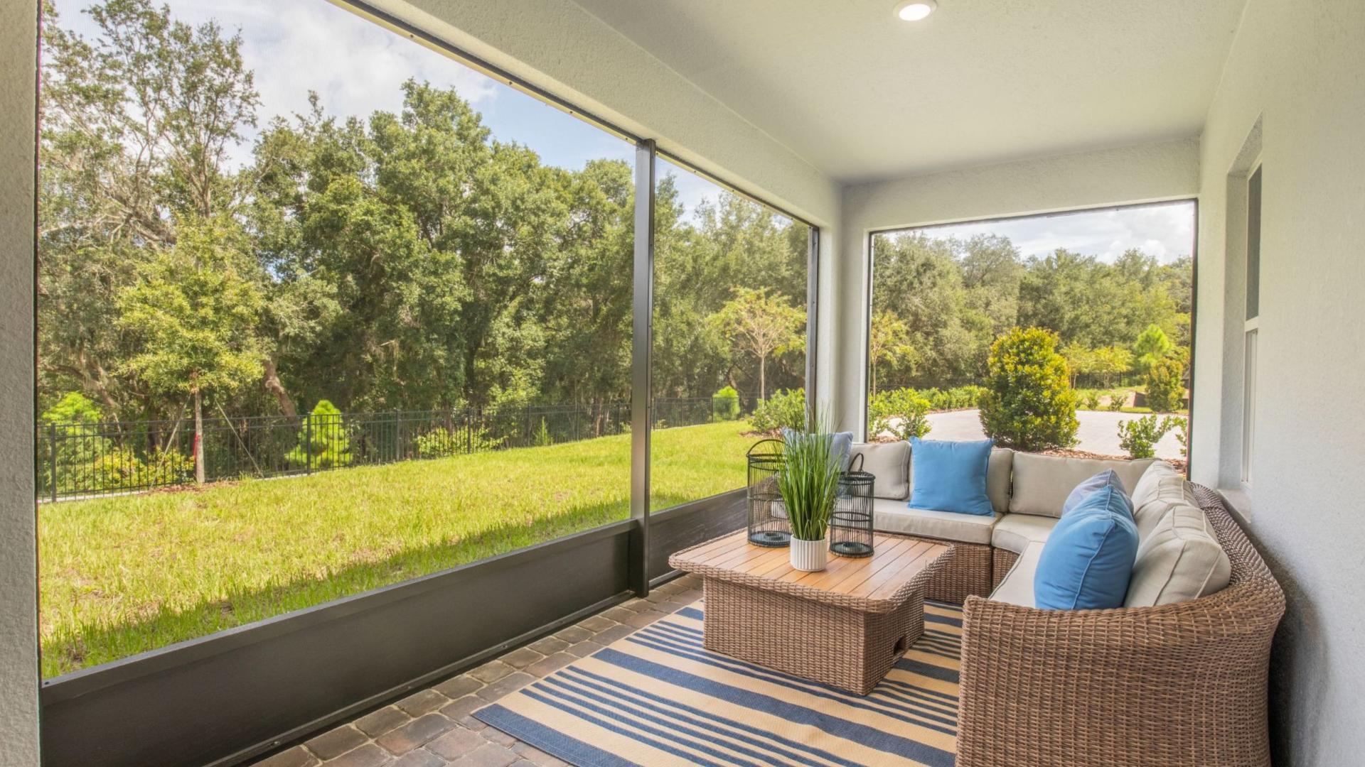 A lanai that brings the outdoors in – without leaving comfort behind.