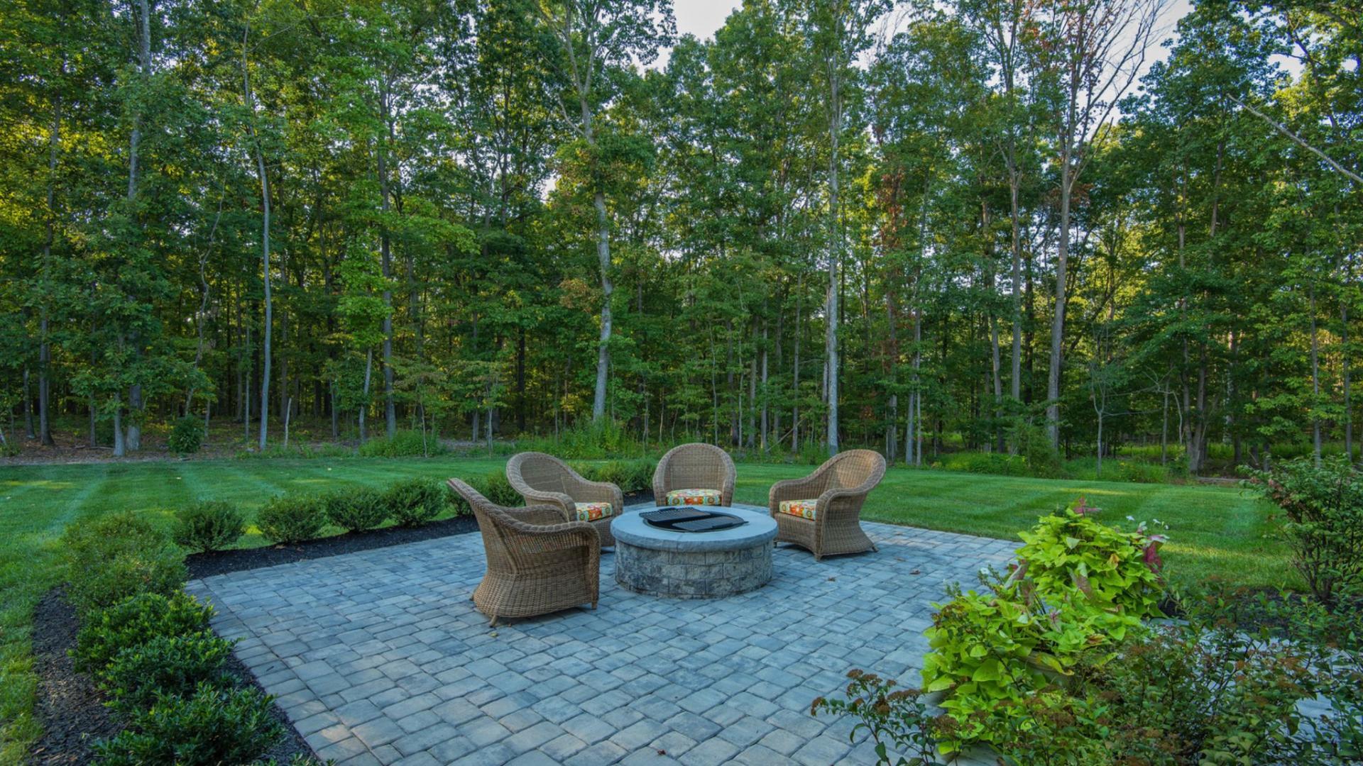 Spacious backyards for patios, firepits, and playsets. Be the first to choose your homesite.