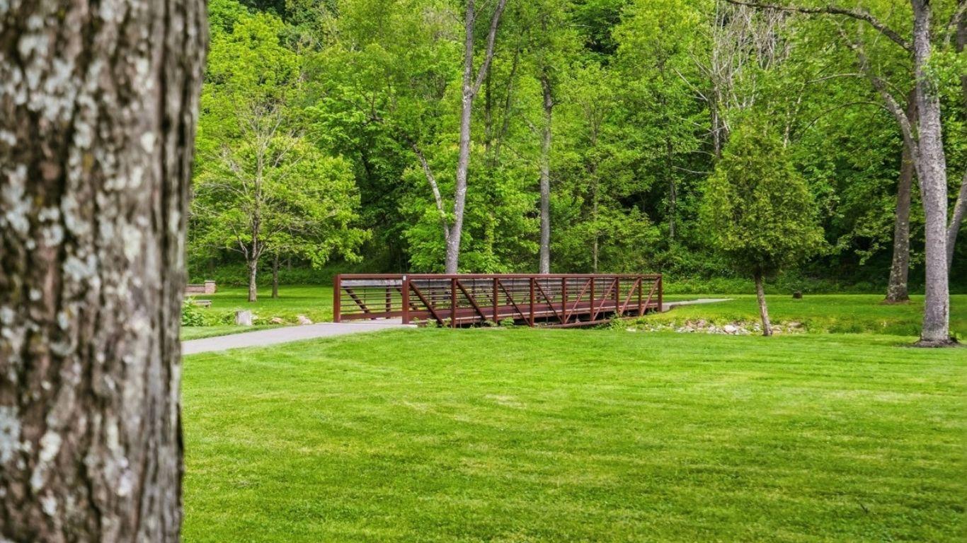 Joggers, bikes, strollers, and pups are all welcome on the Montour Trail.